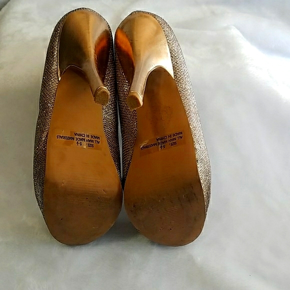 Gold platform heels - Picture 7 of 7